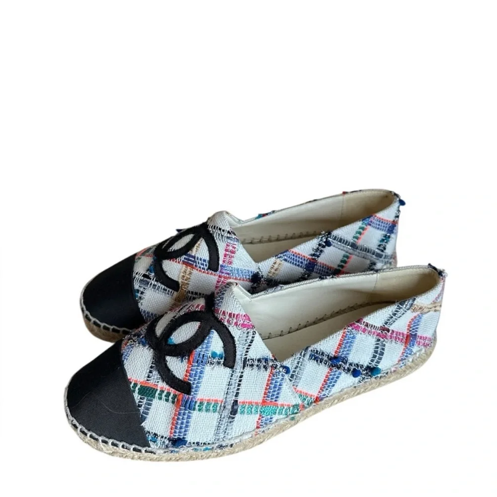 Chanel espadrilles tweed flats
RETAIL 995 - Picture 4 of 6